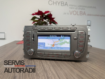 Opravené autorádio Ford TravelPIlot FX, které vybíjelo autobaterii.