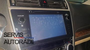 Displej Subaru Outback s bublinkami